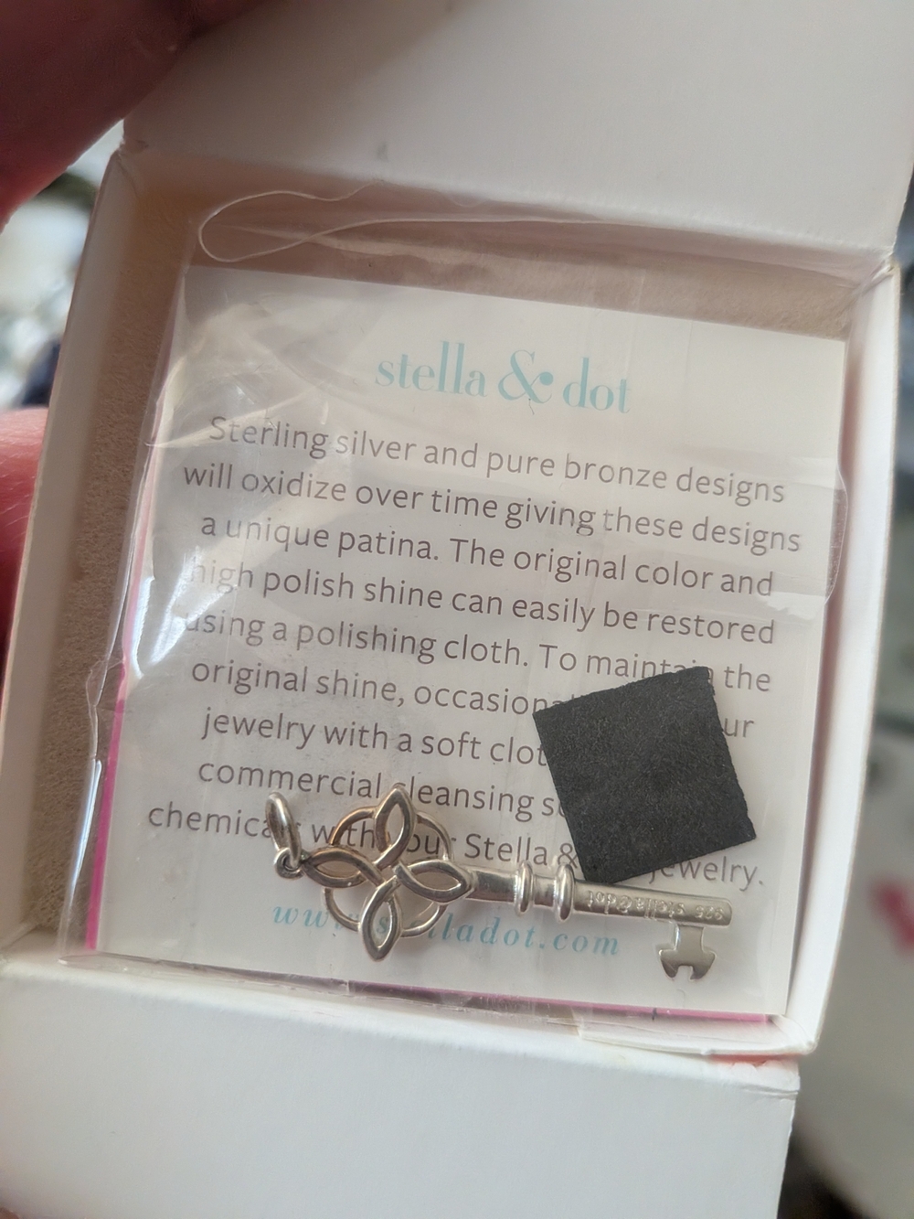Stella & Dot Sterling Silver .925 Key Charm Pendant Necklace New in Box

📝